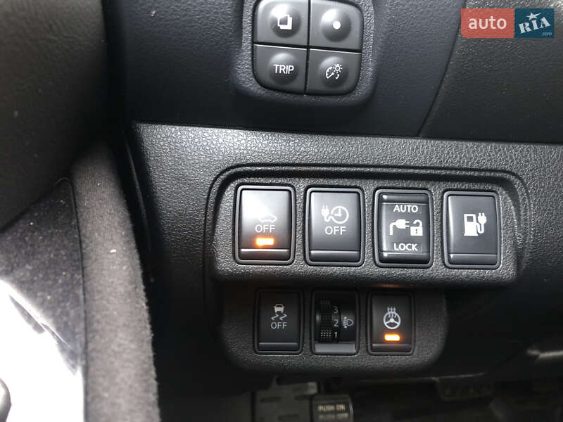 Хетчбек Nissan Leaf 2013 в Дніпрі