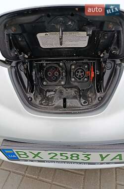 Хэтчбек Nissan Leaf 2012 в 