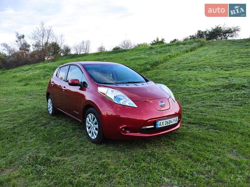 Хетчбек Nissan Leaf 2013 в 