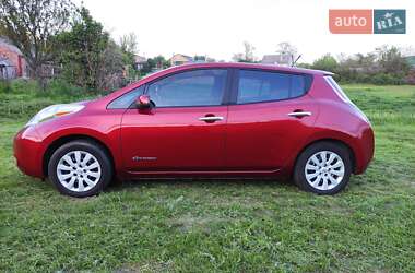 Хетчбек Nissan Leaf 2013 в 