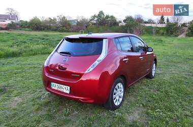 Хетчбек Nissan Leaf 2013 в 