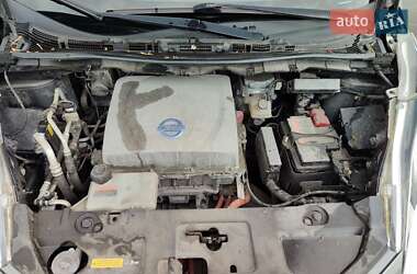 Хетчбек Nissan Leaf 2013 в 