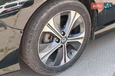 Хэтчбек Nissan Leaf 2019 в 