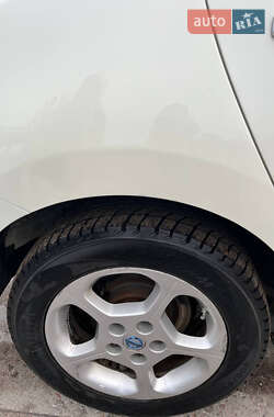 Хэтчбек Nissan Leaf 2012 в 