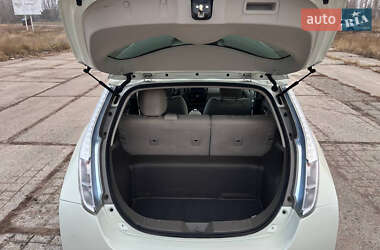 Хэтчбек Nissan Leaf 2012 в 