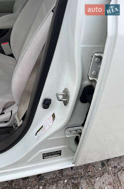 Хэтчбек Nissan Leaf 2012 в 