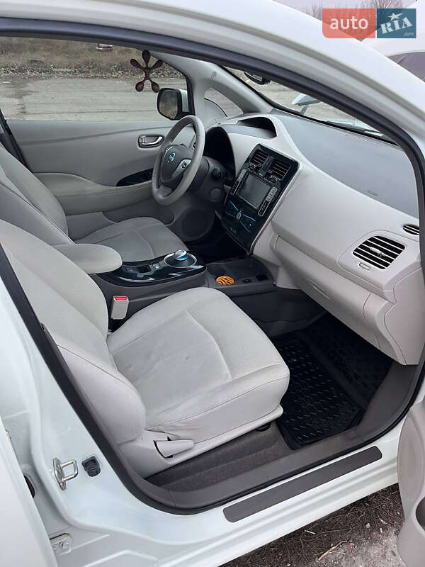 Хэтчбек Nissan Leaf 2012 в Белгороде-Днестровском