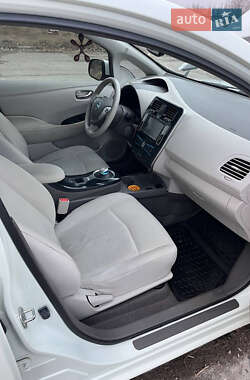 Хэтчбек Nissan Leaf 2012 в 