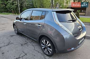 Хэтчбек Nissan Leaf 2016 в 