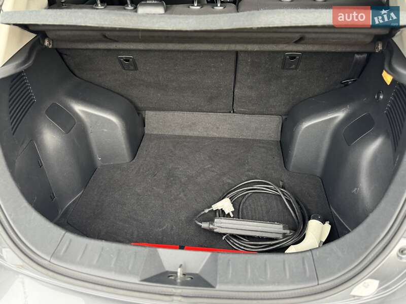 Хетчбек Nissan Leaf 2015 в Трускавці