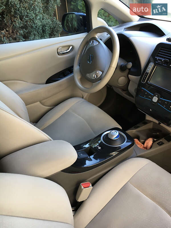 Хэтчбек Nissan Leaf 2012 в Ужгороде