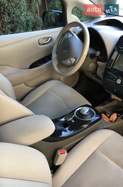 Хэтчбек Nissan Leaf 2012 в 