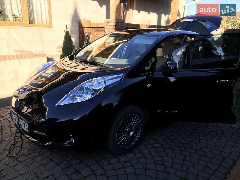 Хэтчбек Nissan Leaf 2012 в Ужгороде