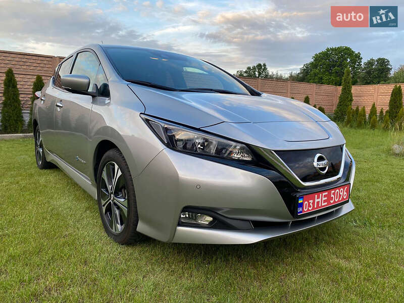 Хетчбек Nissan Leaf 2020 в 