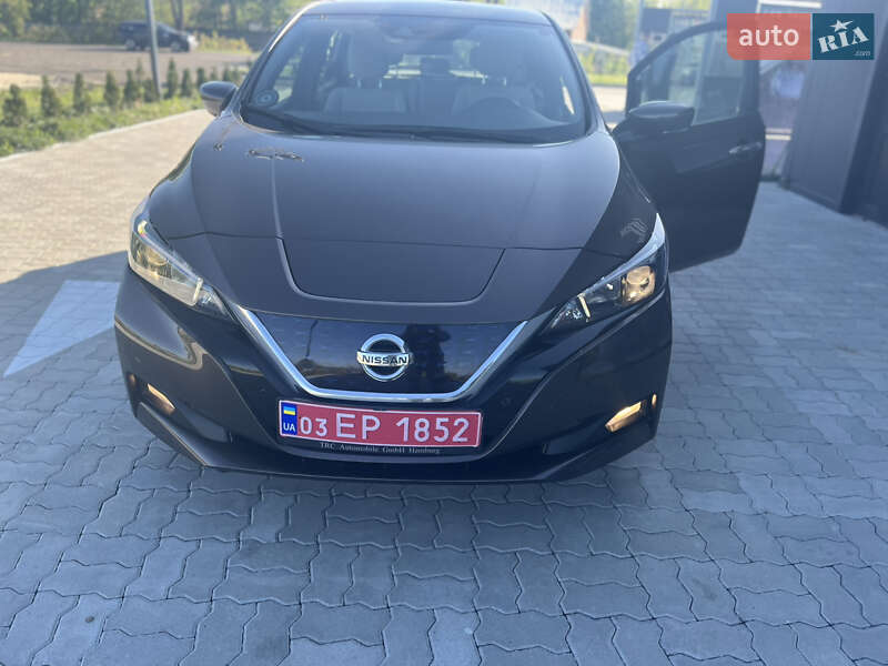 Хэтчбек Nissan Leaf 2021 в 