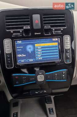 Хэтчбек Nissan Leaf 2013 в 