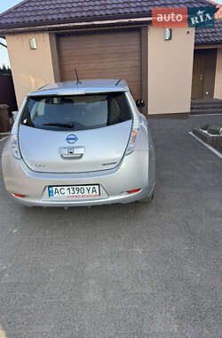 Хэтчбек Nissan Leaf 2016 в 