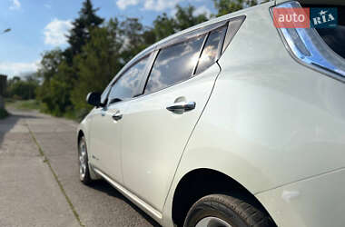 Хэтчбек Nissan Leaf 2011 в 