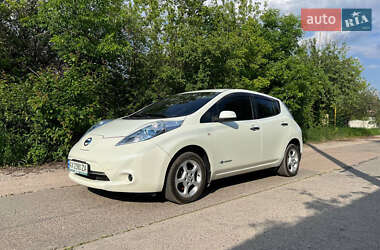 Хэтчбек Nissan Leaf 2011 в 