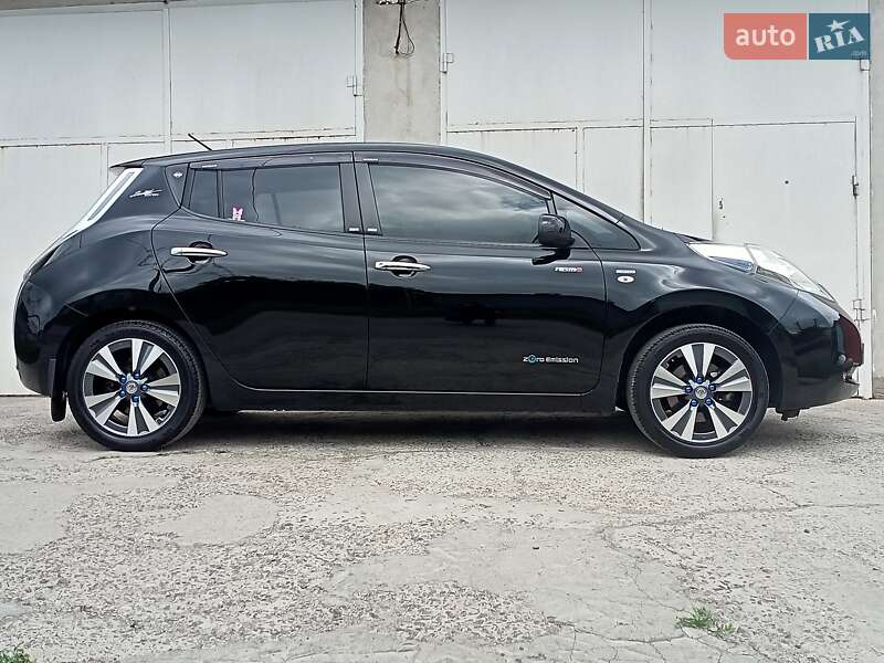 Хэтчбек Nissan Leaf 2016 в Одессе
