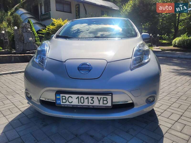 Хетчбек Nissan Leaf 2012 в 