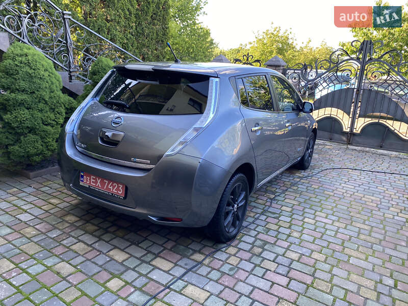 Хетчбек Nissan Leaf 2014 в Чернівцях