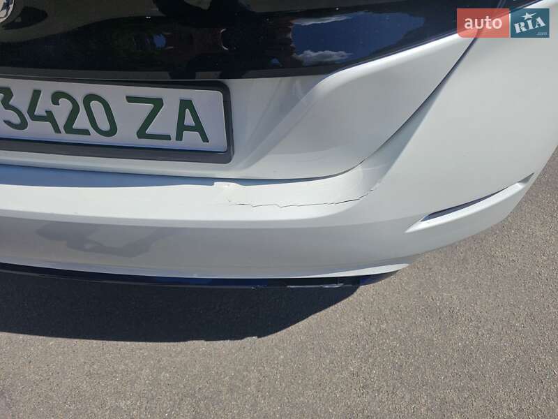 Хэтчбек Nissan Leaf 2021 в Киеве