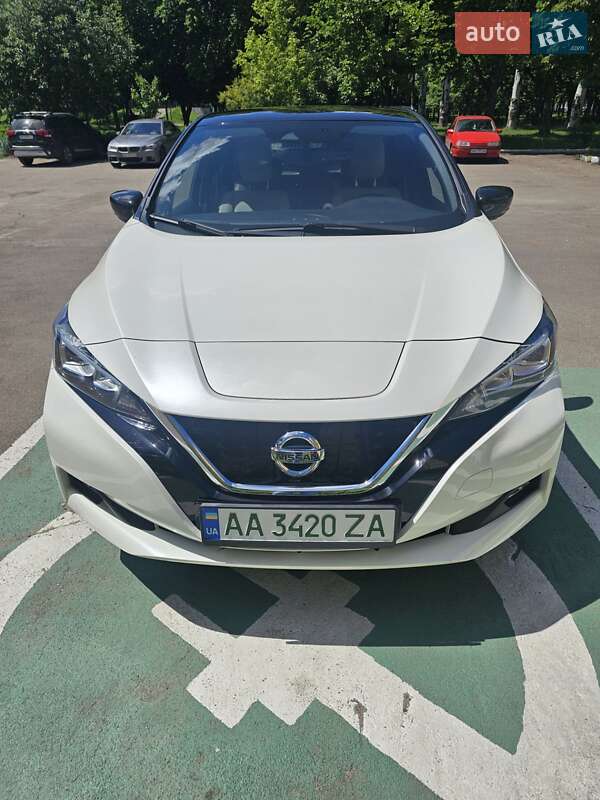 Хэтчбек Nissan Leaf 2021 в Киеве