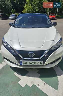 Хэтчбек Nissan Leaf 2021 в 