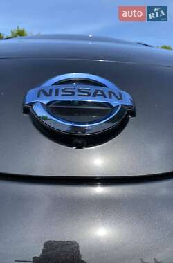 Хэтчбек Nissan Leaf 2015 в 
