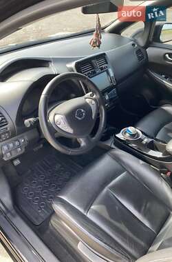 Хэтчбек Nissan Leaf 2015 в 