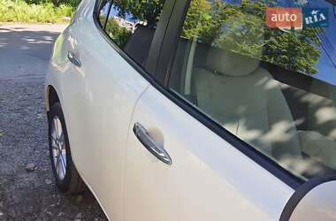 Хэтчбек Nissan Leaf 2012 в 