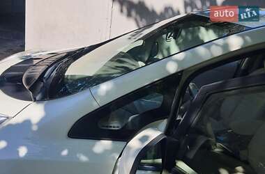 Хэтчбек Nissan Leaf 2012 в 