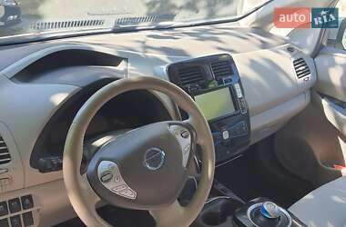 Хэтчбек Nissan Leaf 2012 в 