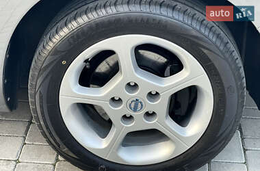 Хэтчбек Nissan Leaf 2014 в 