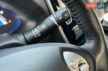 Хэтчбек Nissan Leaf 2014 в 