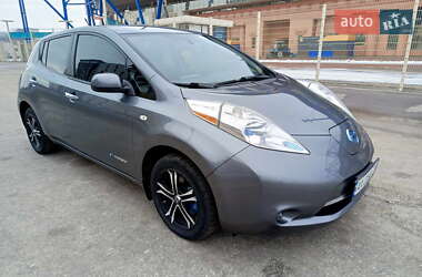 Хэтчбек Nissan Leaf 2014 в 