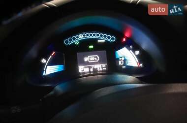 Хэтчбек Nissan Leaf 2014 в 