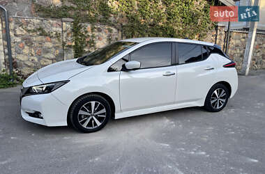 Хетчбек Nissan Leaf 2022 в Чернівцях