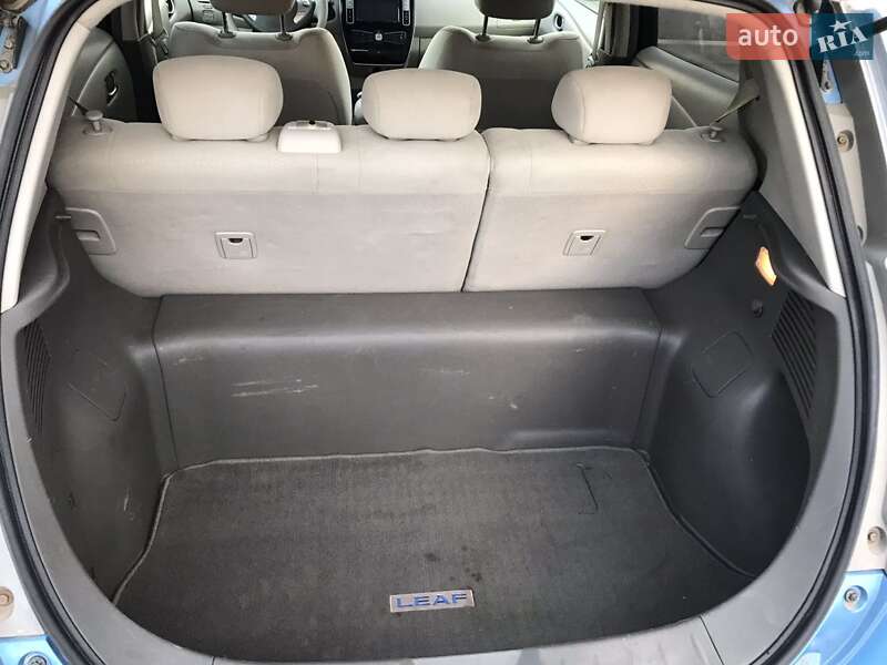 Хэтчбек Nissan Leaf 2011 в Сарнах