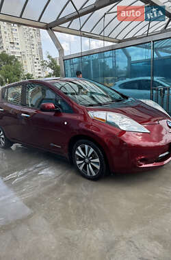 Хэтчбек Nissan Leaf 2015 в 