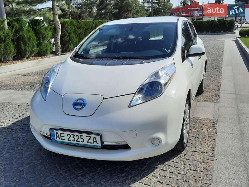 Хетчбек Nissan Leaf 2013 в Дніпрі
