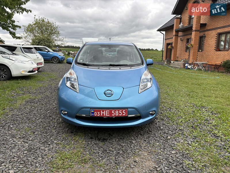 Хэтчбек Nissan Leaf 2012 в 