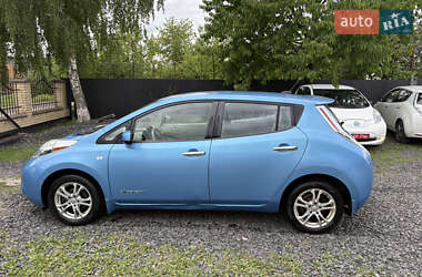 Хэтчбек Nissan Leaf 2012 в 