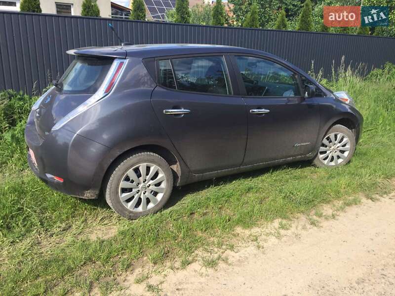 Хетчбек Nissan Leaf 2013 в Чернівцях