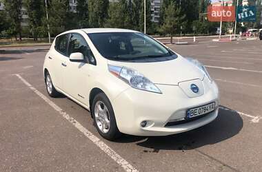 Хэтчбек Nissan Leaf 2011 в 