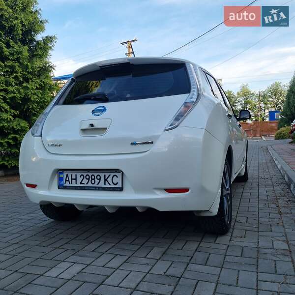 Хетчбек Nissan Leaf 2015 в Кам'янському