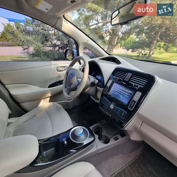 Хетчбек Nissan Leaf 2015 в Кам'янському