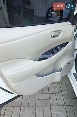 Хэтчбек Nissan Leaf 2015 в 