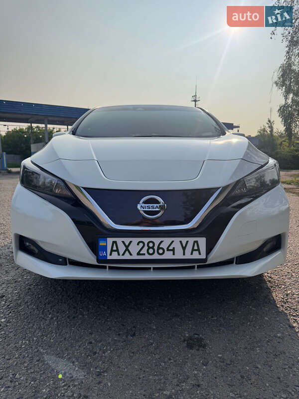 Хетчбек Nissan Leaf 2021 в 